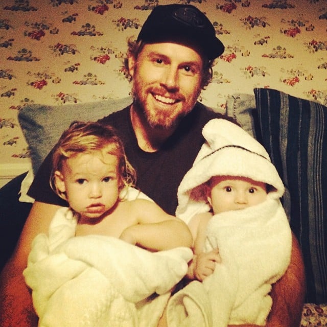 Jessica Simpson's fiancé, Eric Johnson, held their two little ones after a bath.
Source: Instagram user jessicasimpson