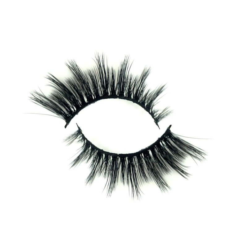 Up Close With the Sicilian False Eyelashes