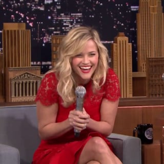 Reese Witherspoon Singing Random Phrase Carols | Video
