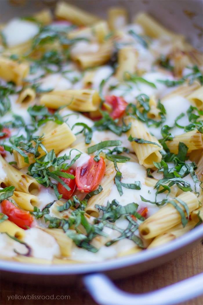 One-Pot Caprese Pasta