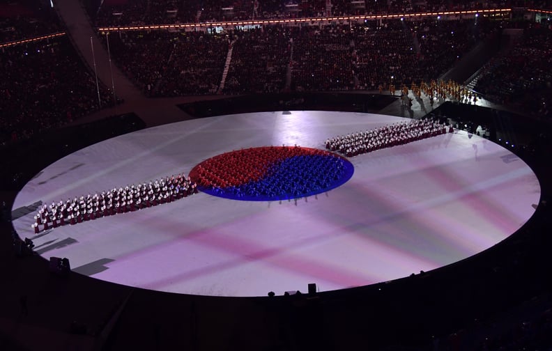 Drummers formed the flag of South Korea.