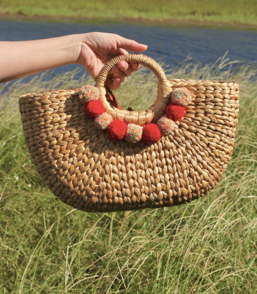 Straw Beach Shoulder Bag Summer Beach Tote with Colorful Pom Pom