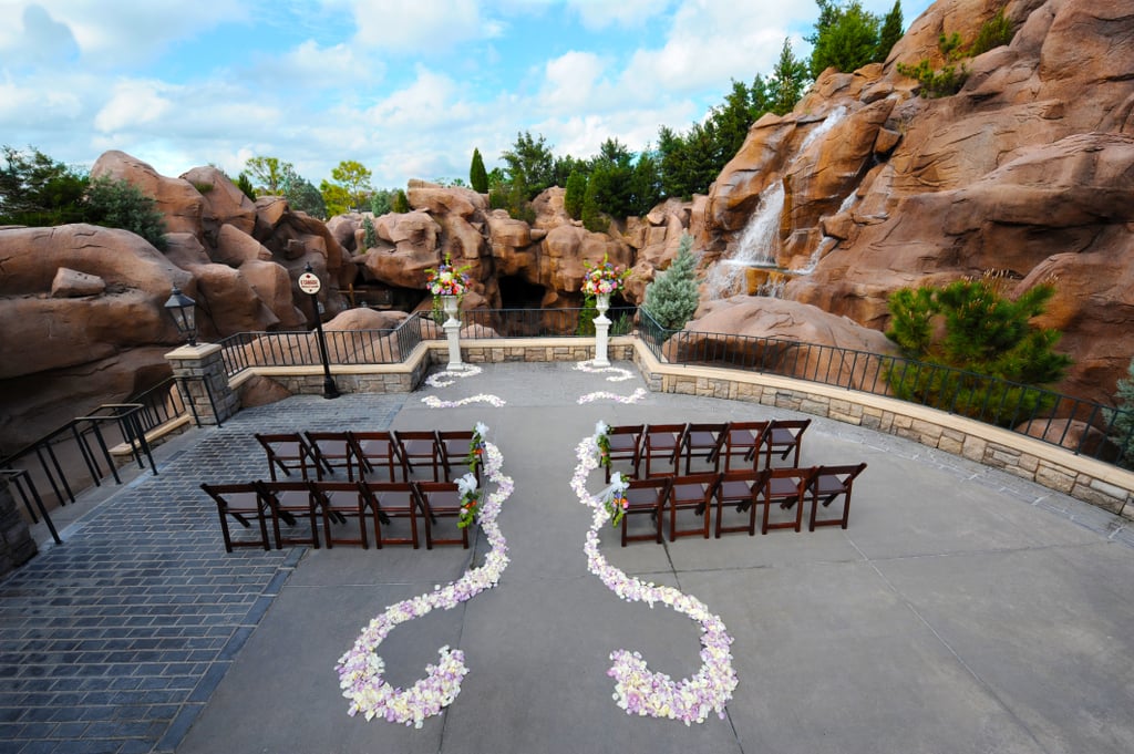 Are park tickets and/or resort bookings included in the wedding packages?