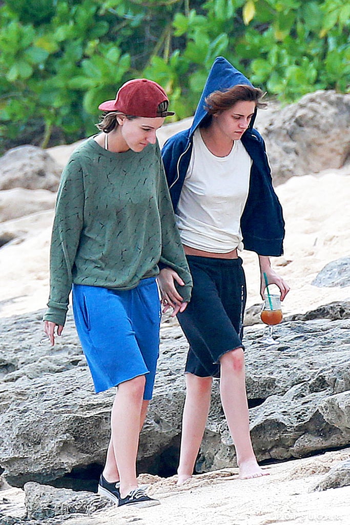 Kristen Stewart and Alicia Cargile in Hawaii | Pictures
