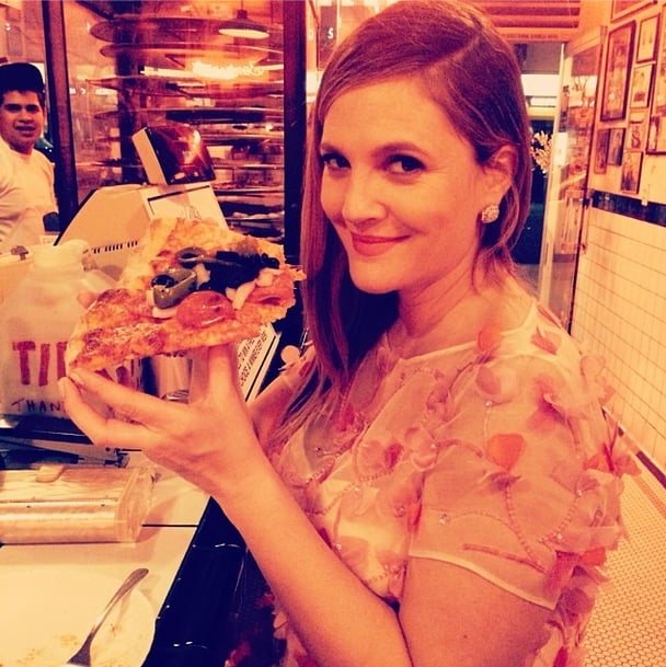 Drew Barrymore ditched the Golden Globes afterparties for an important rendezvous with a delicious slice of pizza.
Source: Instagram user drewbarrymore