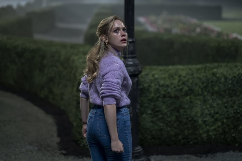 THE HAUNTING OF BLY MANOR (L to R) VICTORIA PEDRETTI as DANI in THE HAUNTING OF BLY MANOR Cr. EIKE SCHROTER/NETFLIX  2020