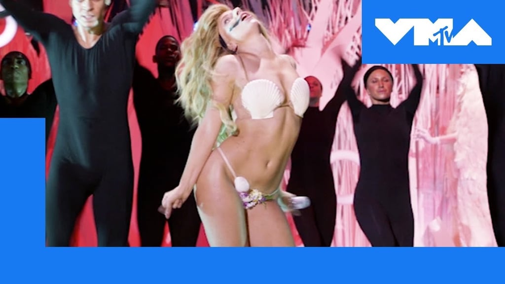 Lady Gaga Performing "Applause" at the 2013 MTV VMAs