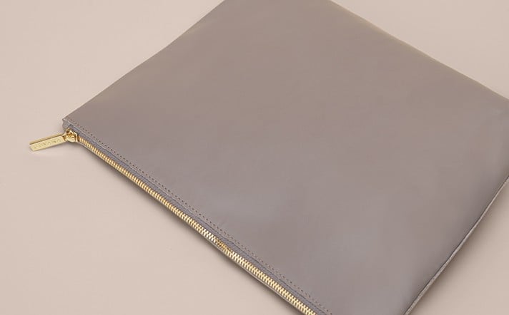 Cuyana Zipper Pouch