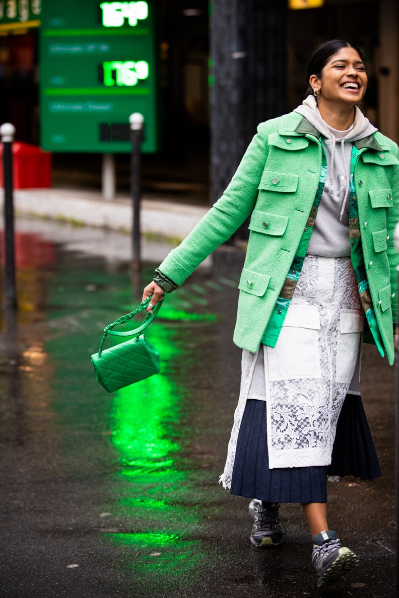 College-Sweatshirt Outfit: Style It With a Lace Midi Skirt and Trainers