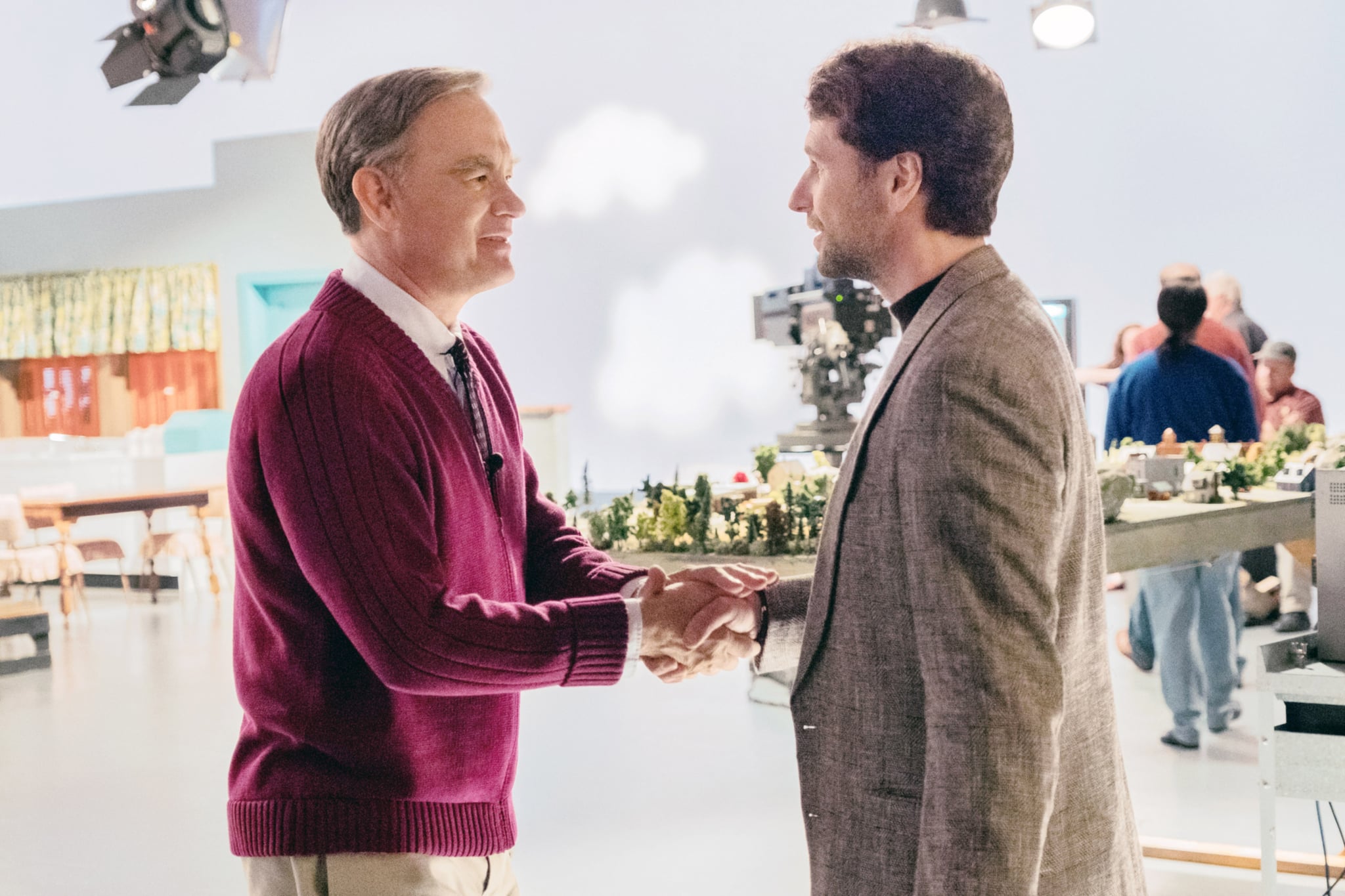 A BEAUTIFUL DAY IN THE NEIGHBORHOOD, from left: Tom Hanks (as Mr. Rogers), Matthews Rhys, 2019. ph: Lacey Terrell / TriStar / Courtesy Everett Collection