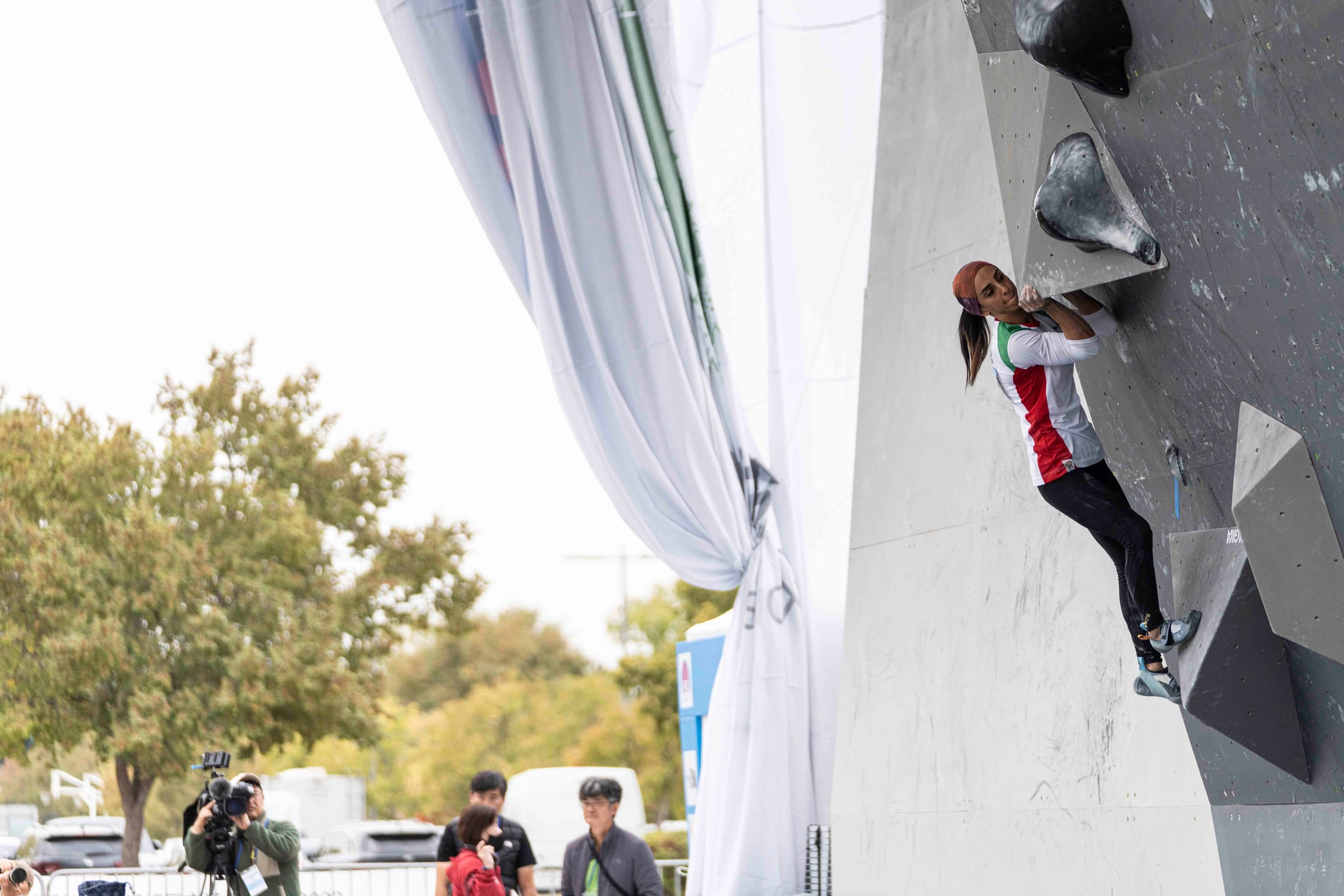 Concerns Grow For Iranian Rock Climber Elnaz Rekabi | POPSUGAR Fitness 