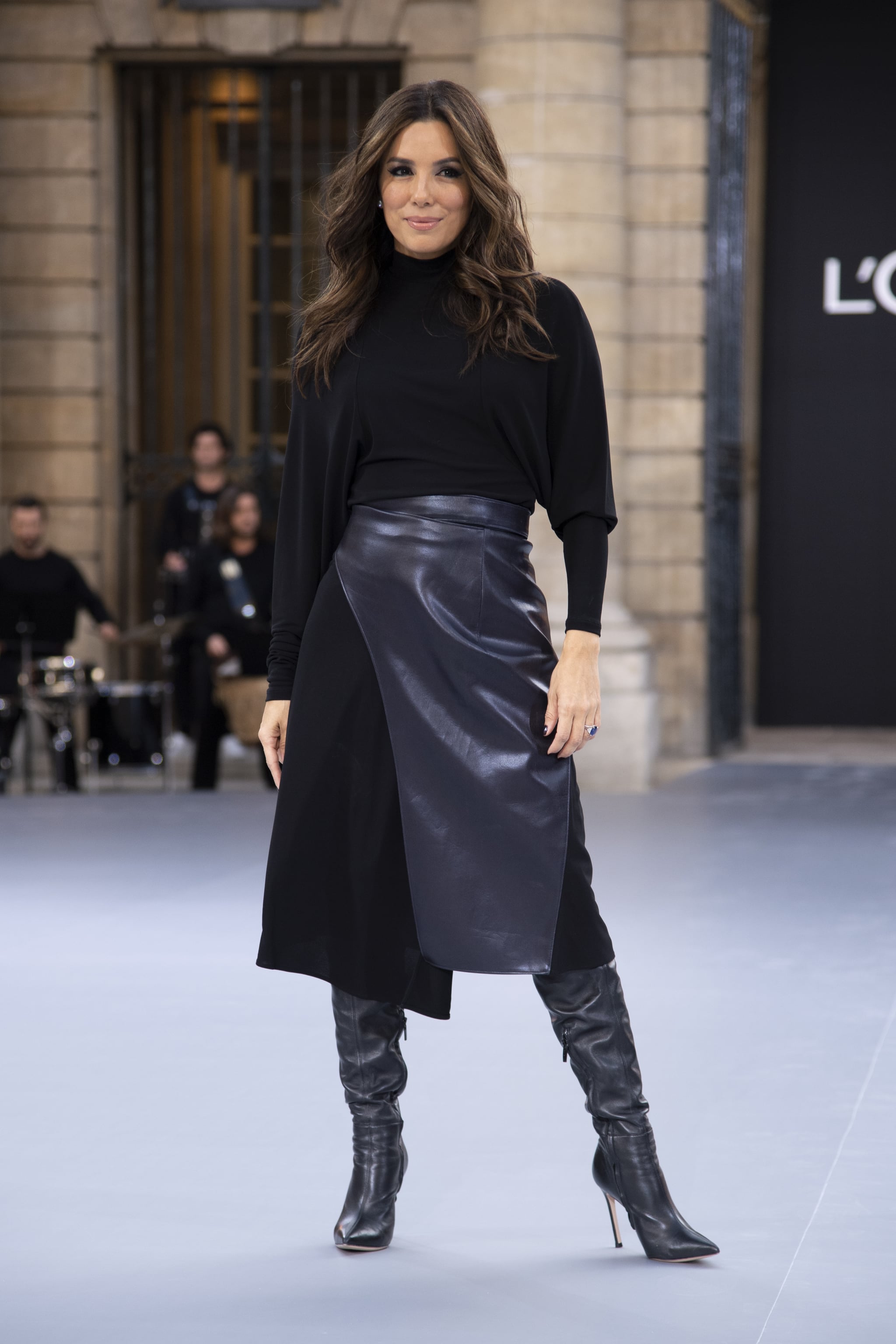 Eva Longoria Walks Le Défilé L'Oréal Paris 2019