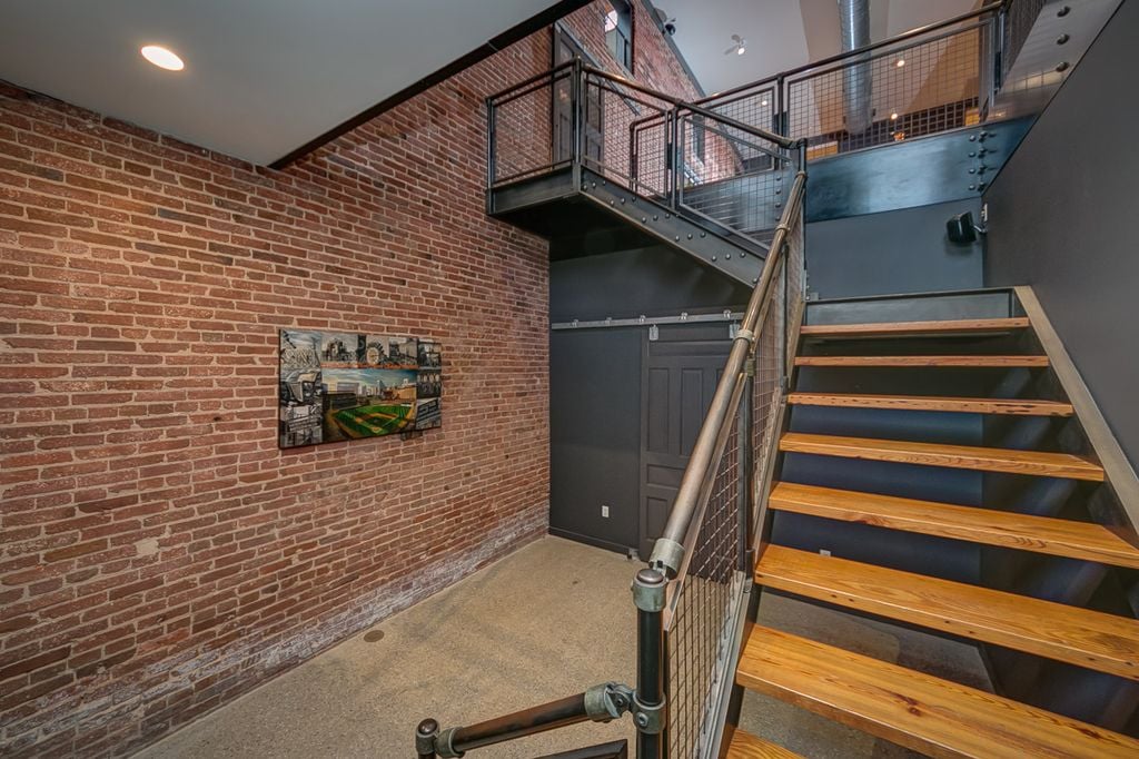 Michael Phelps Sells Baltimore Townhouse