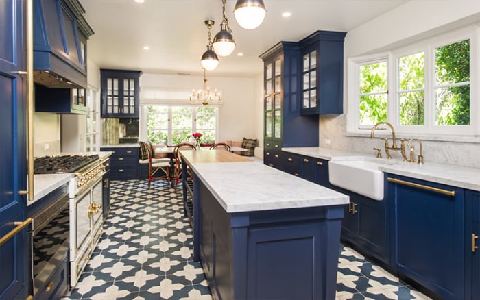 Zooey's recently remodeled kitchen looks like the perfect place for any star to whip up home-cooked meals — look at those marble counters!