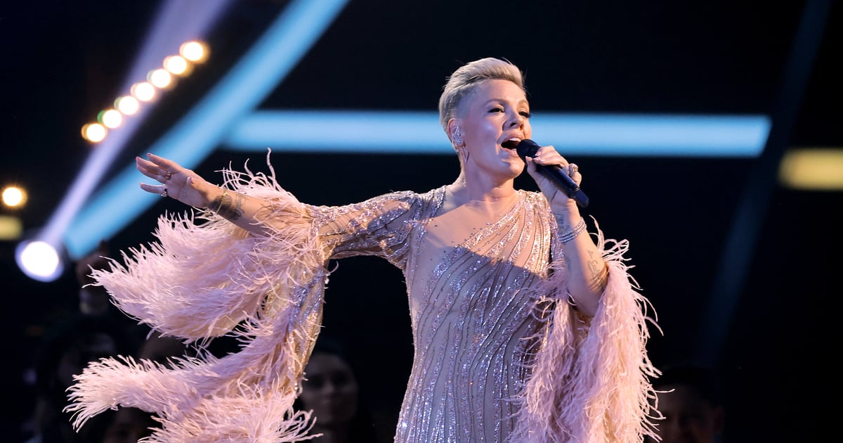 Pink rinde tributo a Olivia Newton-John en los AMA con la presentación "Desperately Devoted to You"