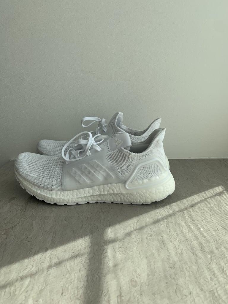 Shop Karlie Kloss's Current Favorite Running Sneakers (Also, Really Loving Karlie's Choice of Lighting Here)