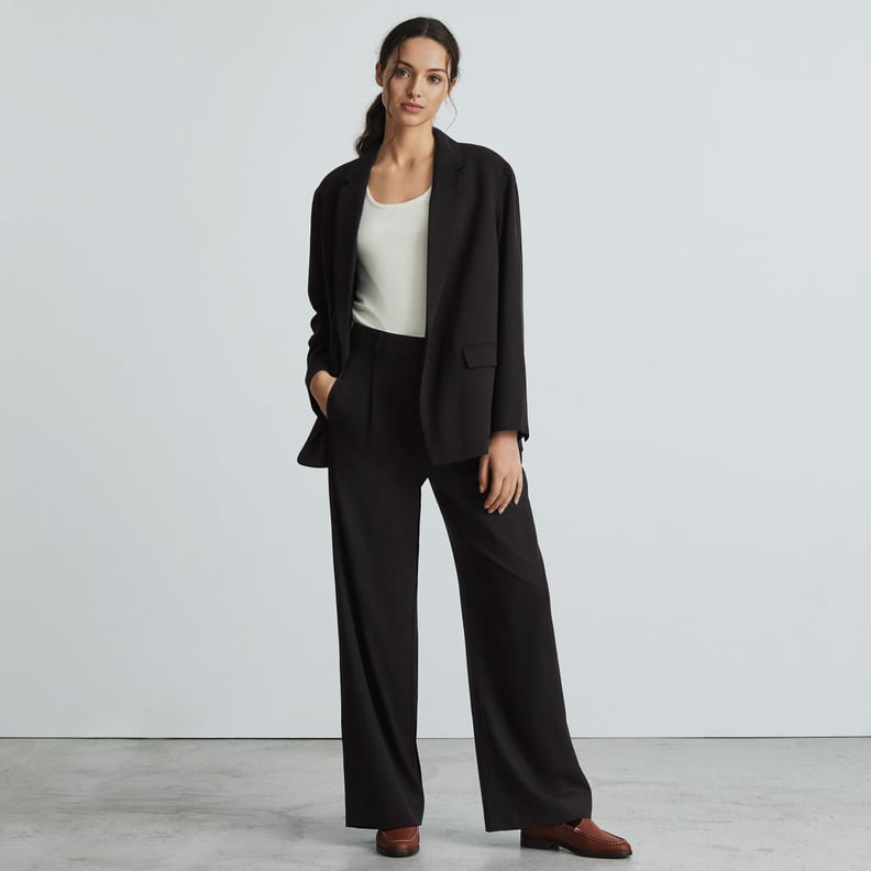 适合的工作:Everlane 80年代外套和高高的褶皱喘气