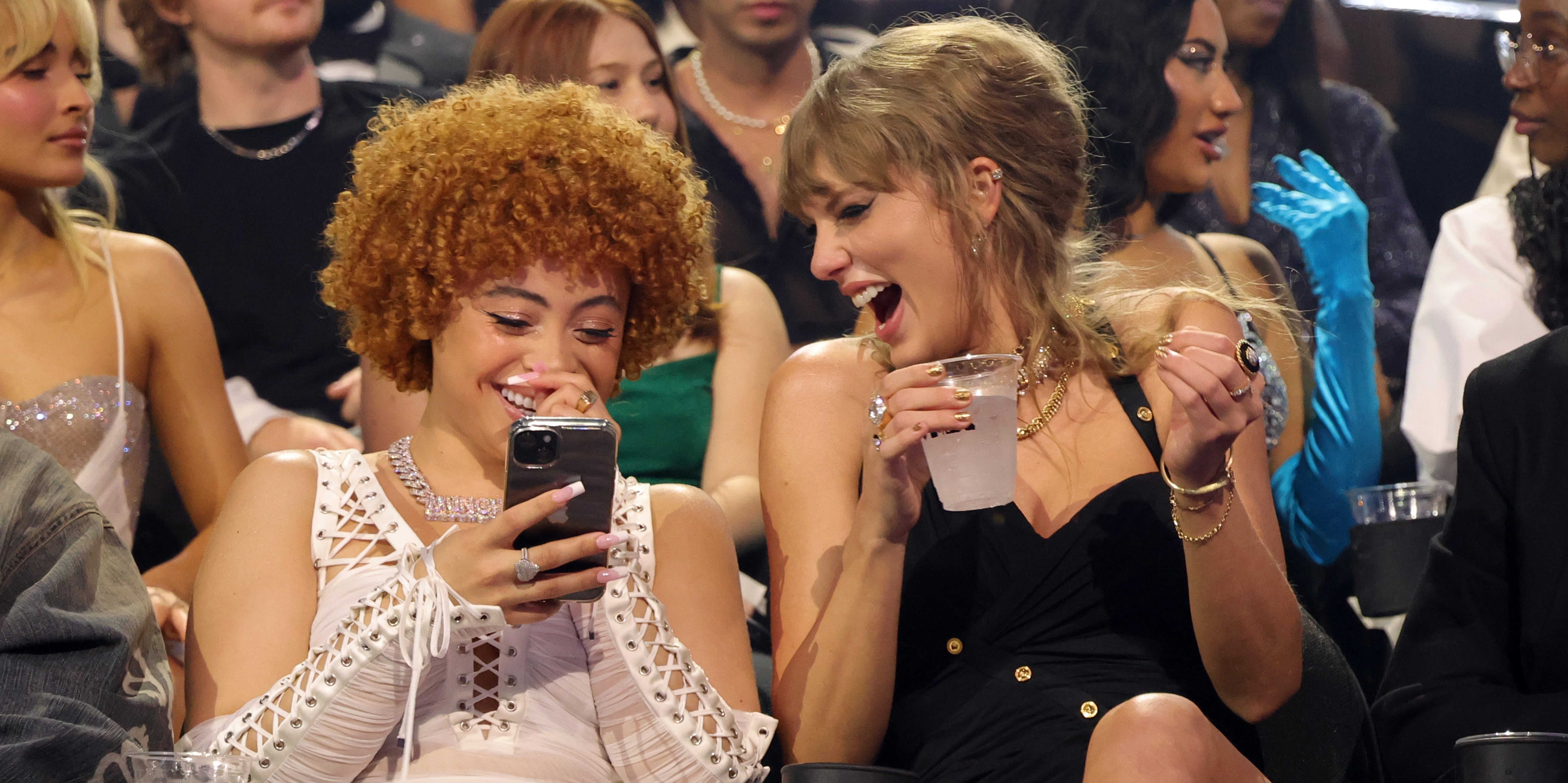 Taylor Swift's 2023 MTV VMAs Drink Recipe - Vimarsana News
