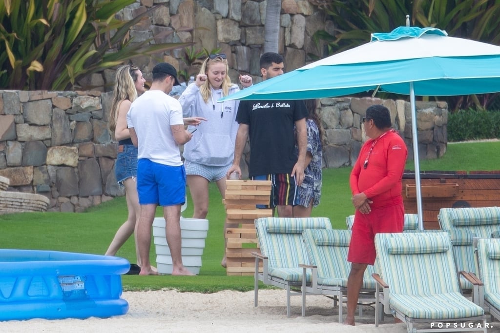 Joe Jonas and Sophie Turner Kissing in Cabo San Lucas Photos