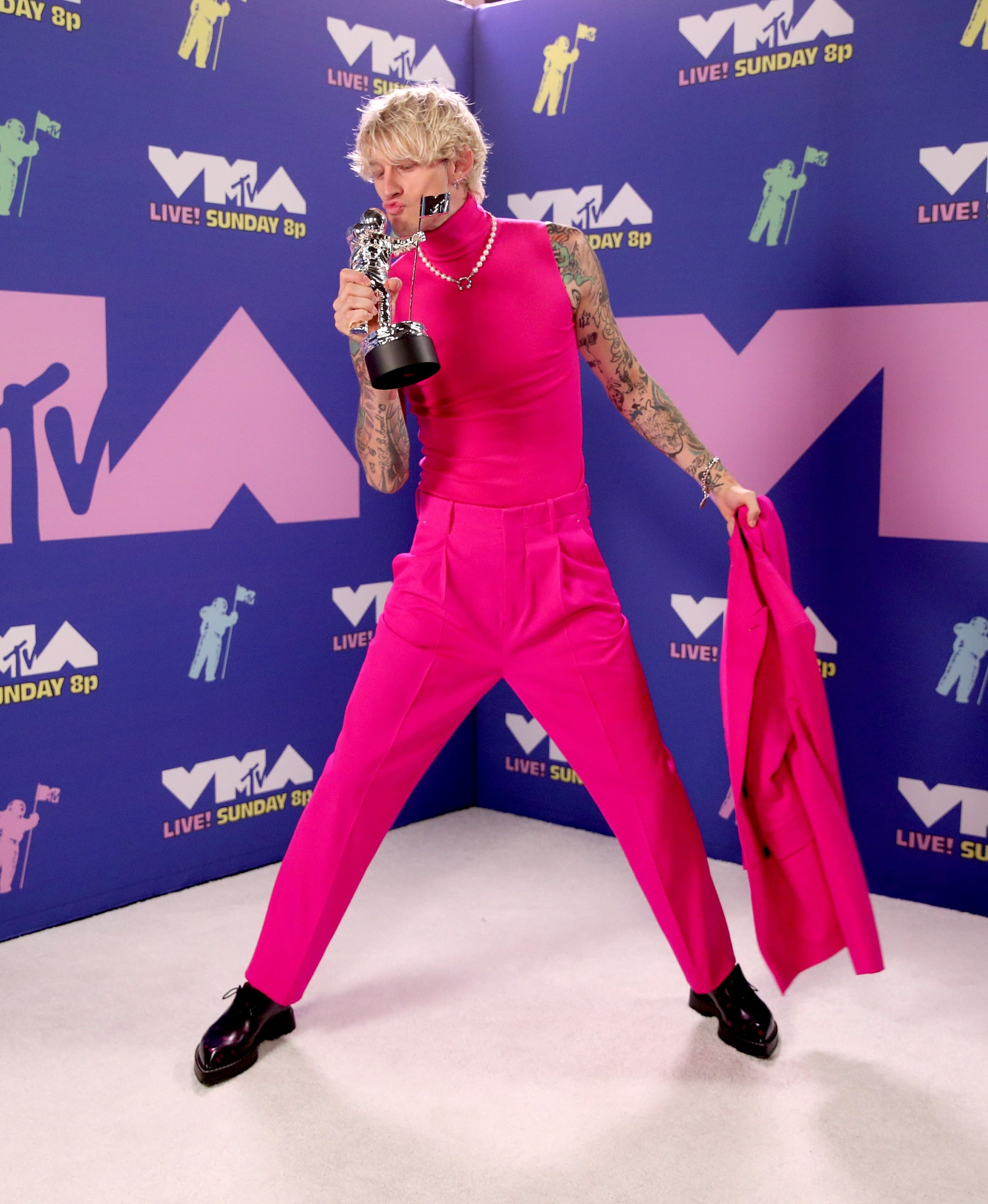 Machine Gun Kelly Rocked a Pink Suit at the VMAs | POPSUGAR Fashion