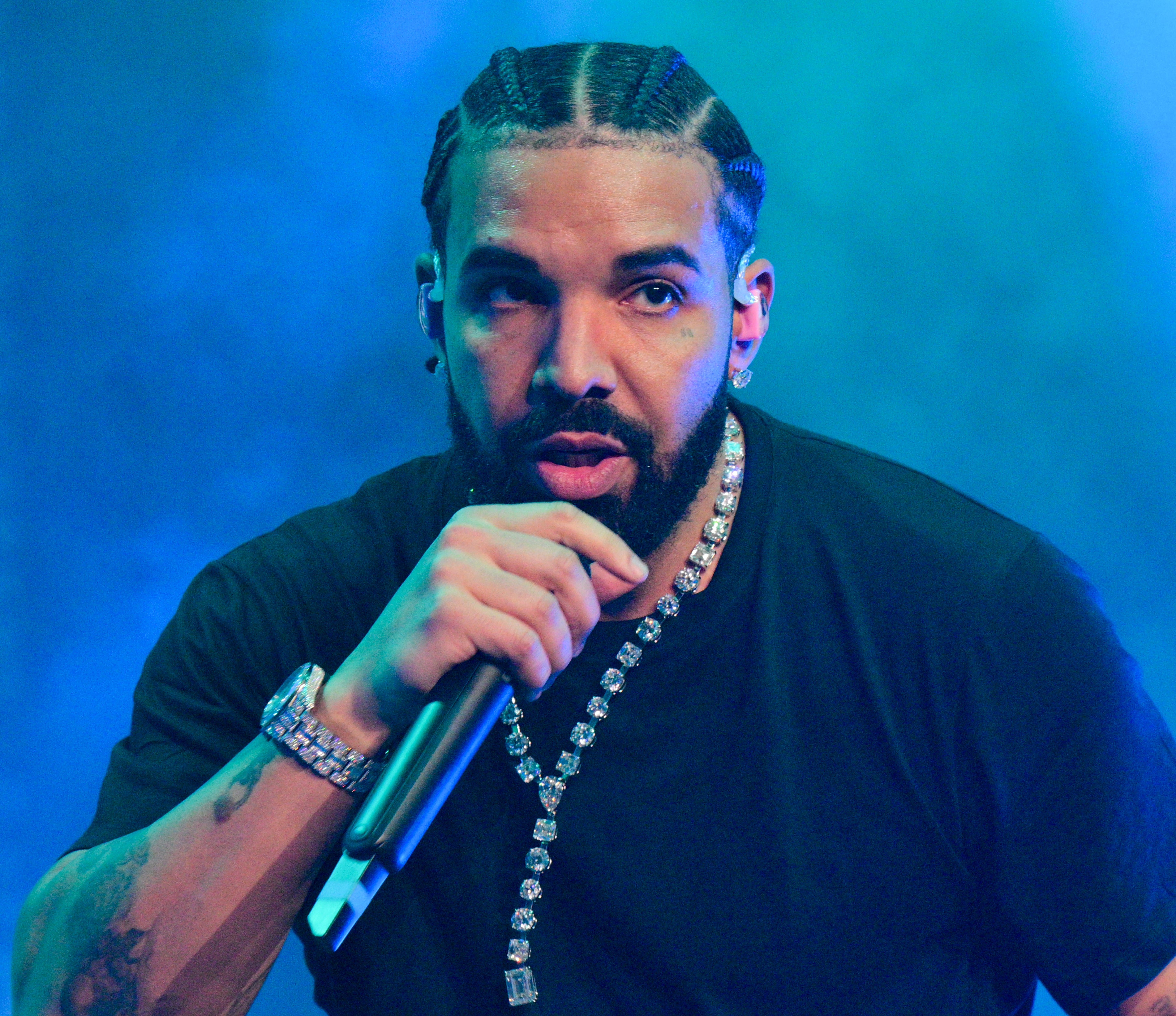 Drake Taps Into Barbiecore With a Pink Aura Manicure