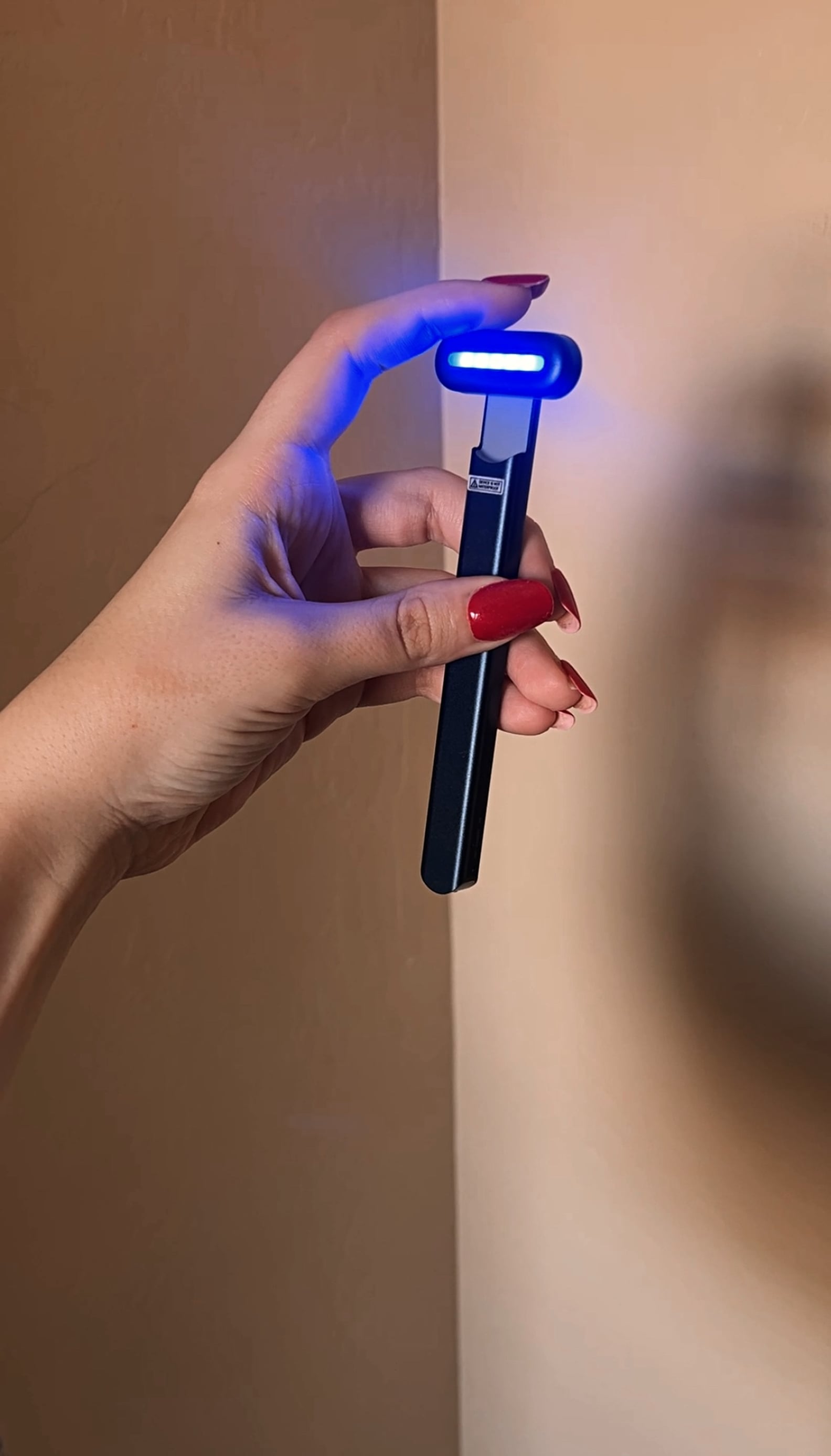 Solawave Blue Light Therapy Wand Review With Photos POPSUGAR Beauty