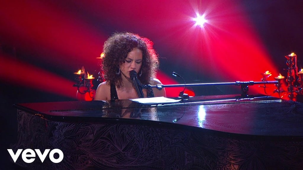 Alicia Keys Sings "Fallin'" For AOL Sessions in 2011