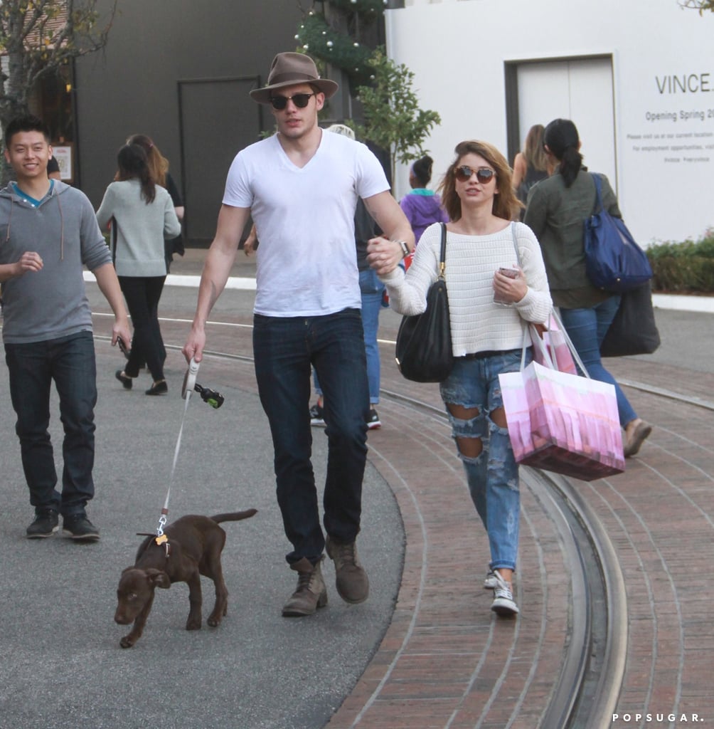 Sarah Hyland Holds Hands With Boyfriend December 2015