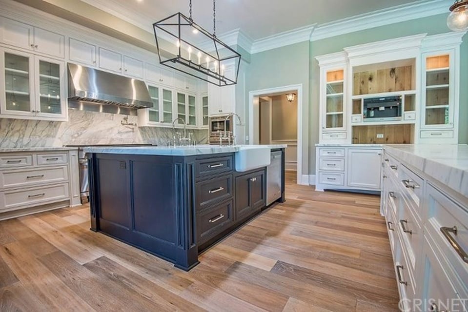Kylie Jenner Buys Second Calabasas Mansion