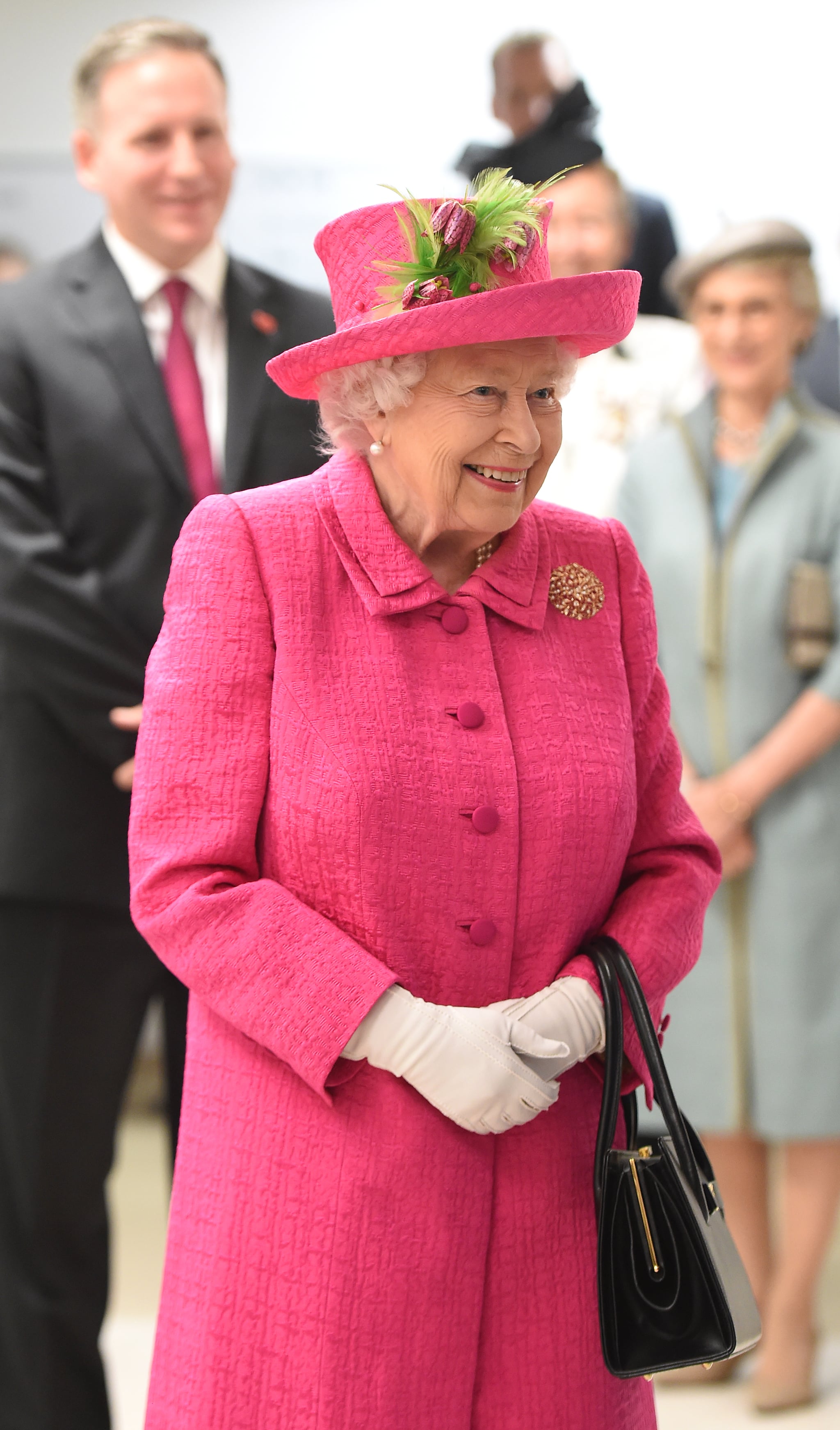 Queen Elizabeth Uses Her Purse to Send Signals to Her Staff