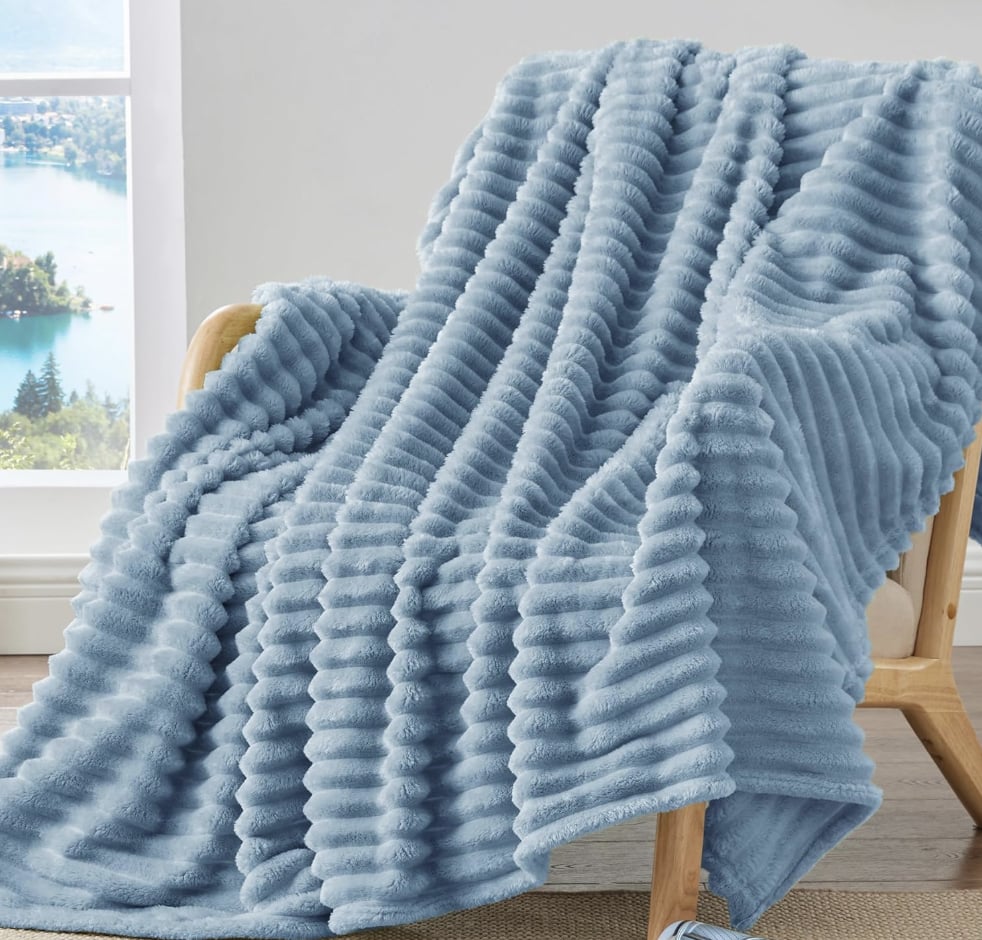 Best Pisces Prime Day Deal: Throw Blanket