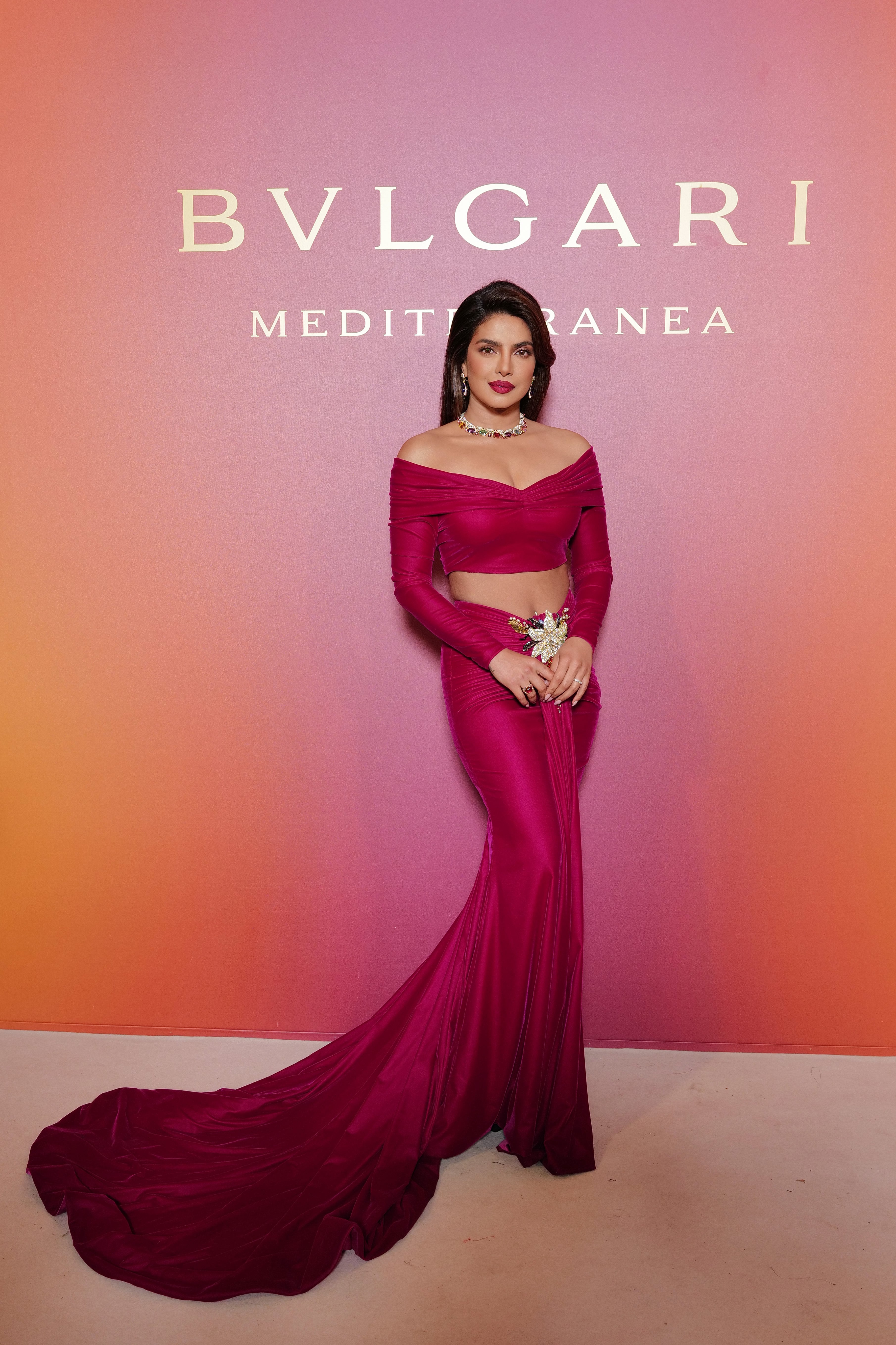Anne Hathaway in new Bvlgari handbag ad – WOW