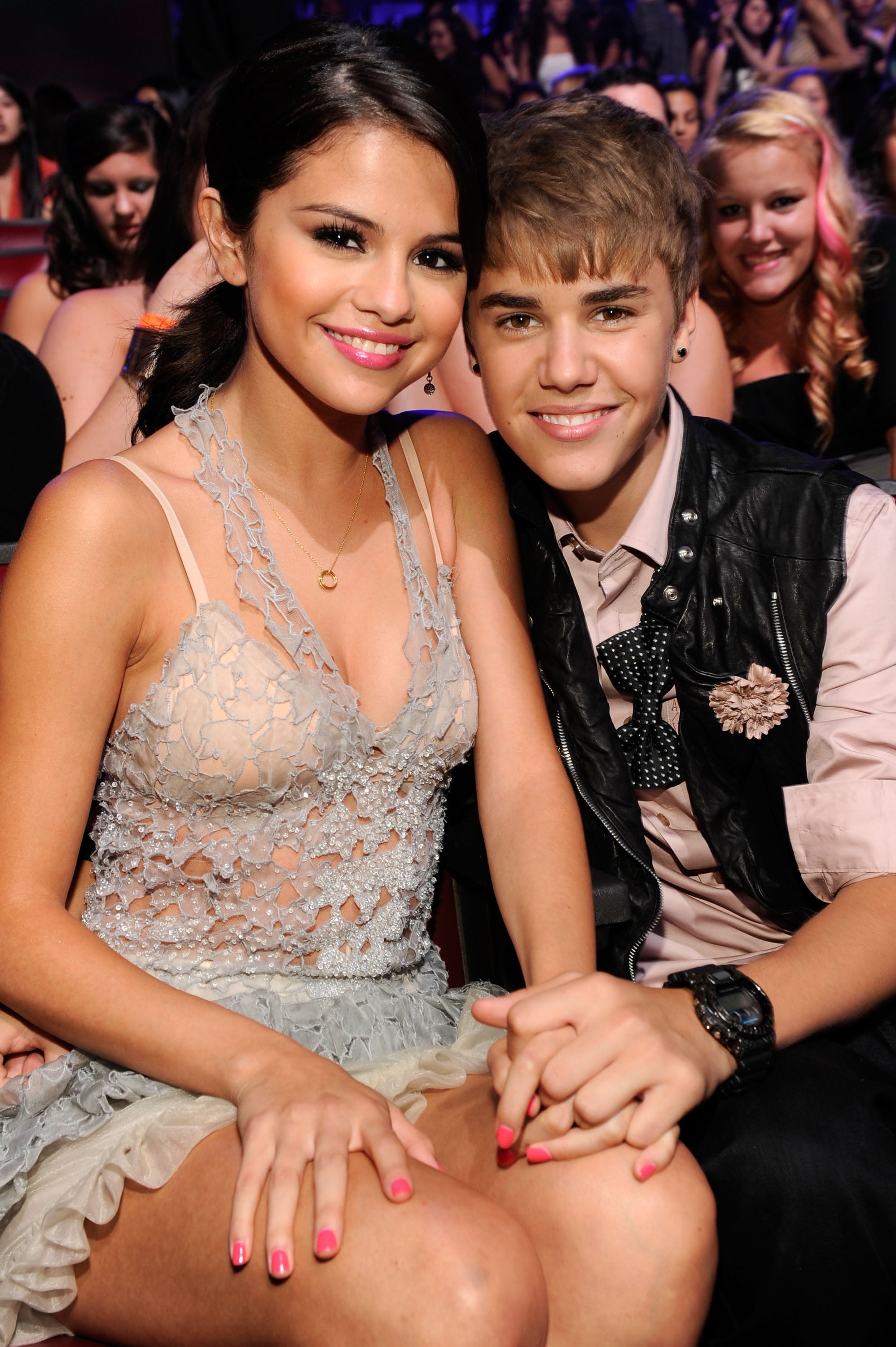 Pictures Of Selena Gomez And Justin Bieber Kissing At 2011 Teen Choice Awards Popsugar