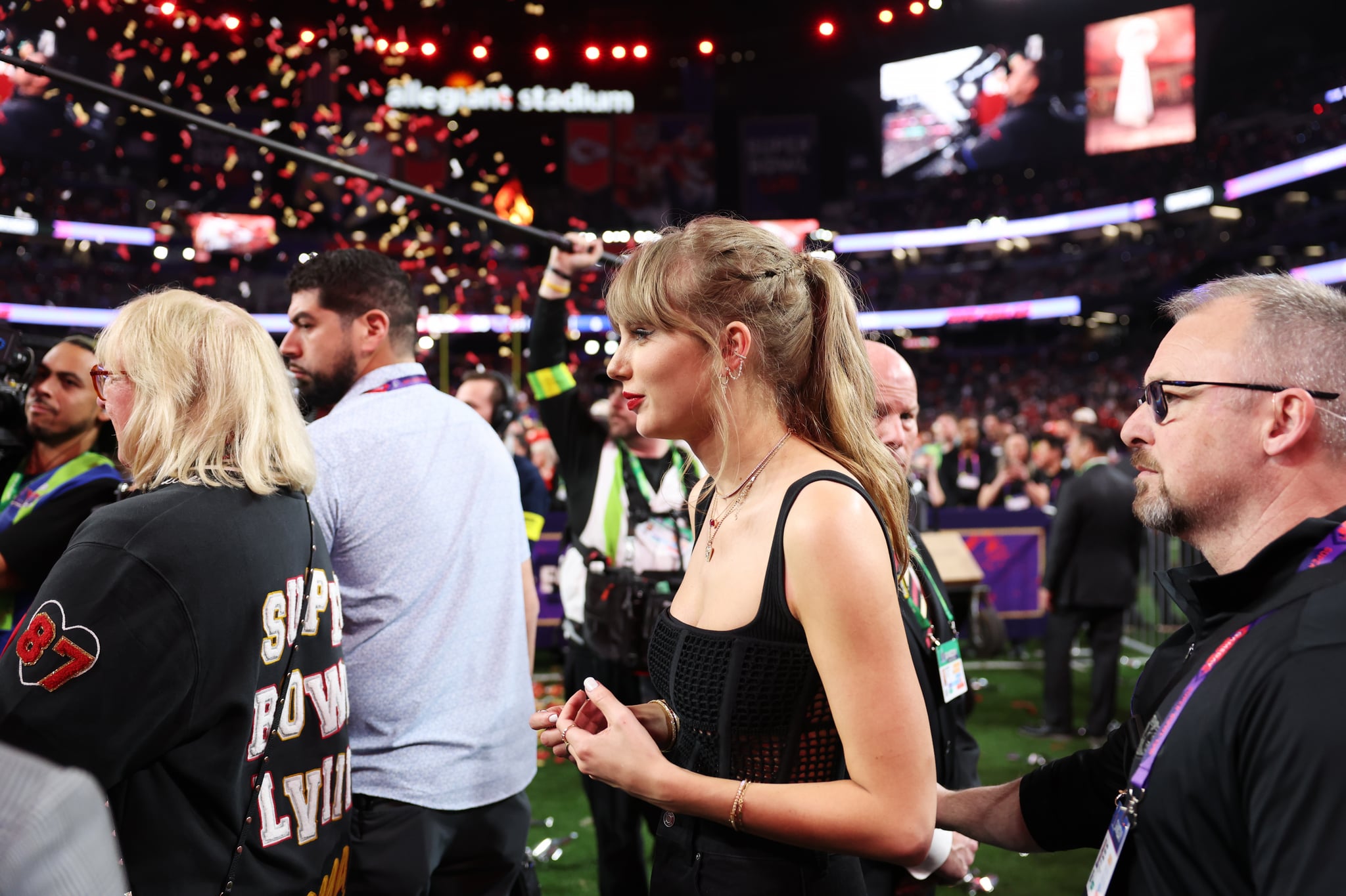 Taylor Swifts red lipstick at Super Bowl with Travis Kelce