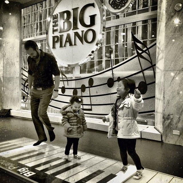 Josh Kelley took his kids, Naleigh and Adalaide, to FAO Schwarz for some play on The Big Piano.
Source: Instagram user joshbkelley