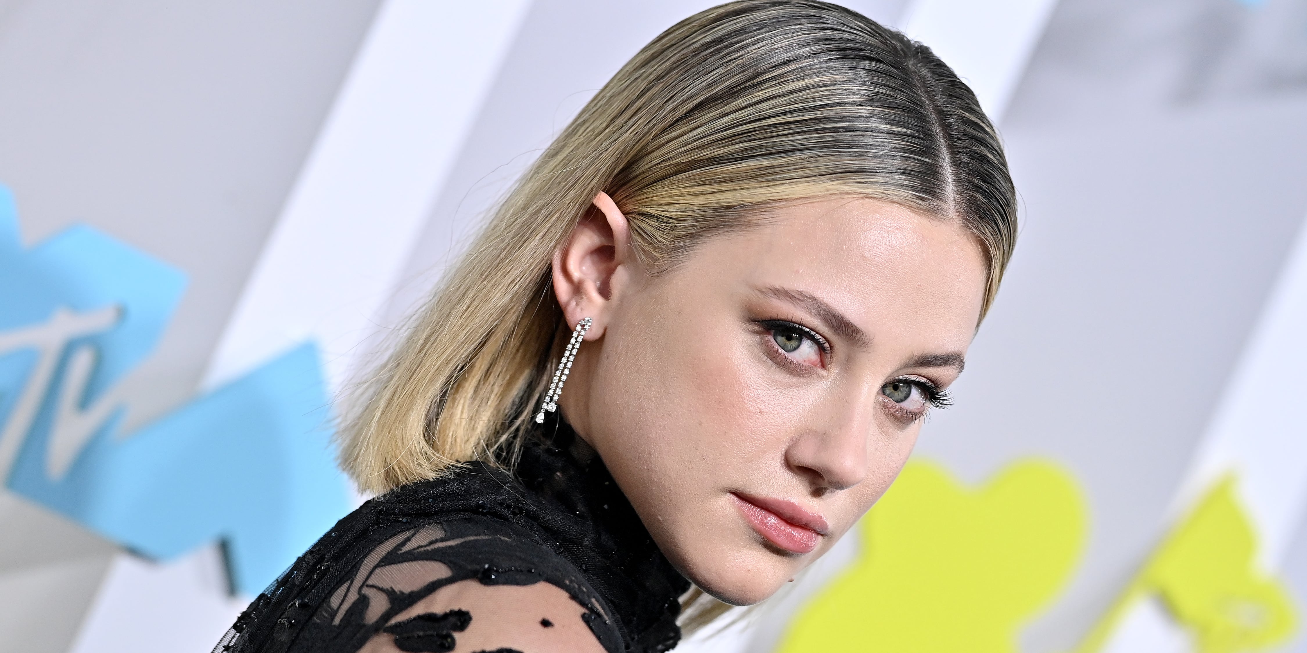 Lili Reinhart Shares a Message About Body Dysmorphia - Vimarsana News