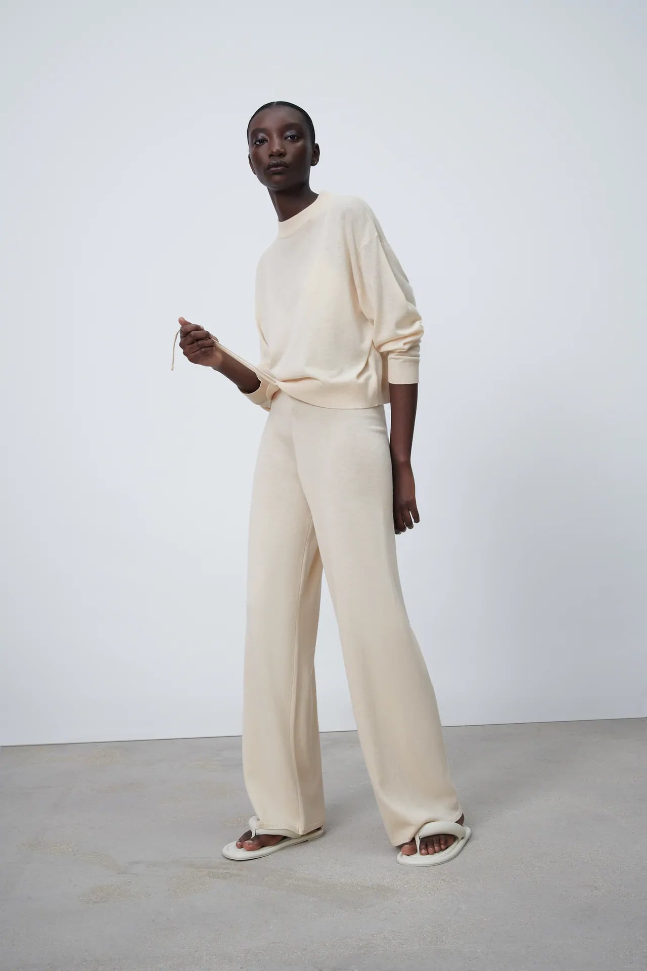These Cute Lounge Pants From Zara Are So Easy To Dress Up For The