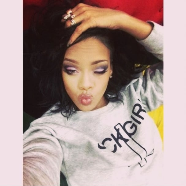 Rihanna proved that you don't need to be dressed up to wear stage-ready makeup.
Source: Instagram user badgirlriri