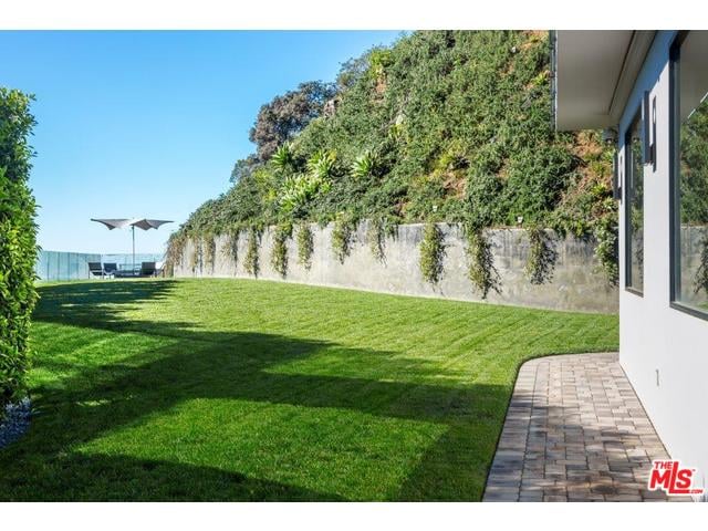 Home Garden John Legend And Chrissy Teigen S Baby Will Grow Up In This Swanky Beverly Hills Mansion Popsugar Home Photo 3