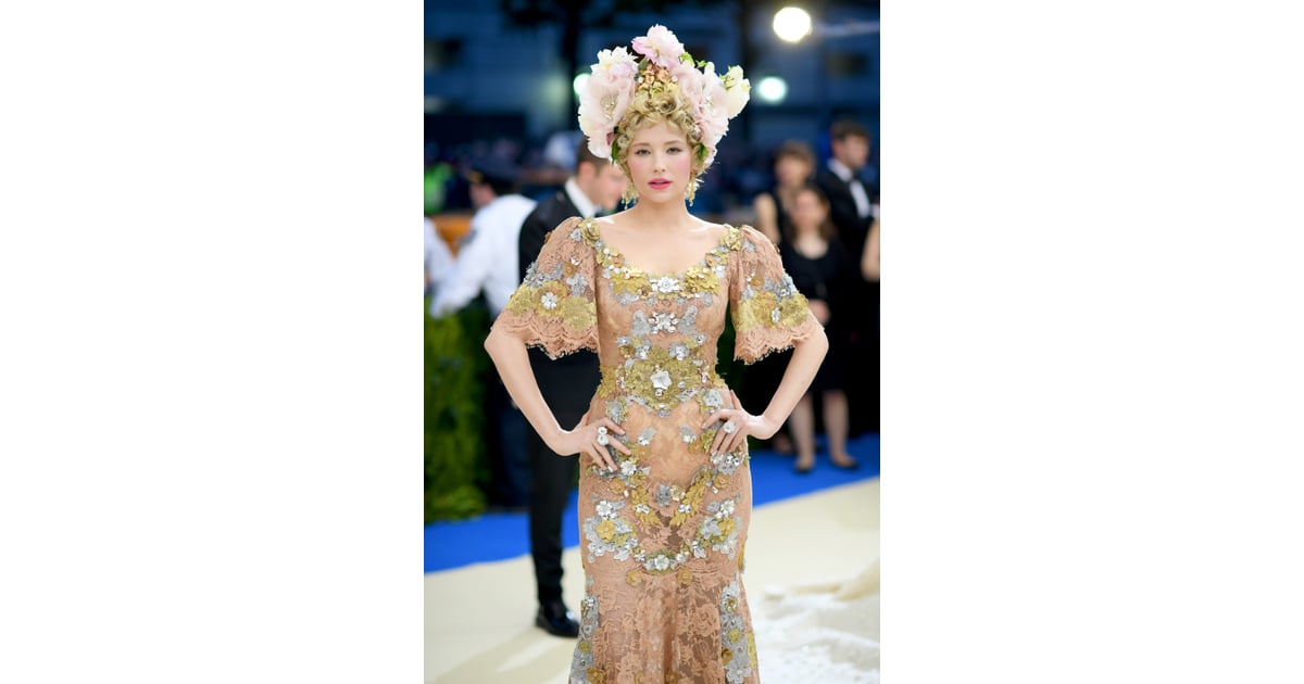 Haley Bennett Celebrity Hair And Makeup At Met Gala 2017