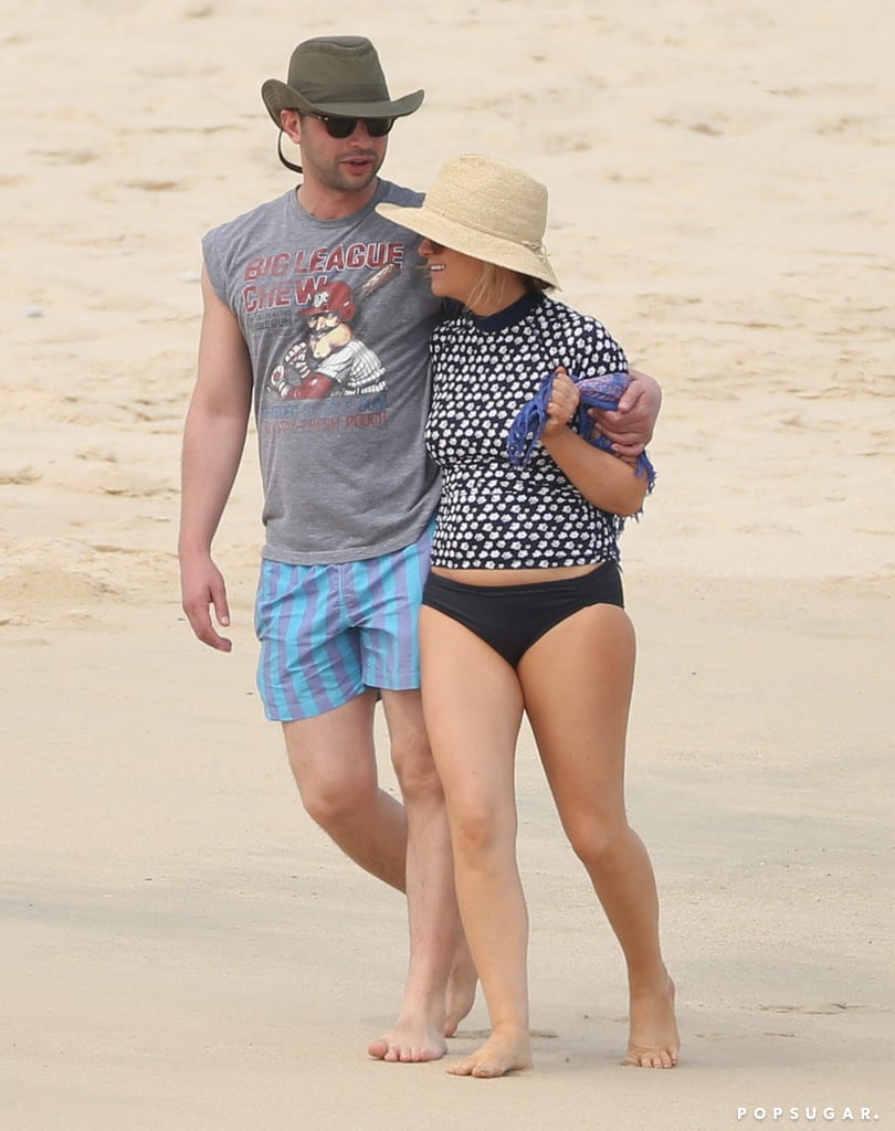 Amy Poehler and Nick Kroll's Beach Vacation | Pictures