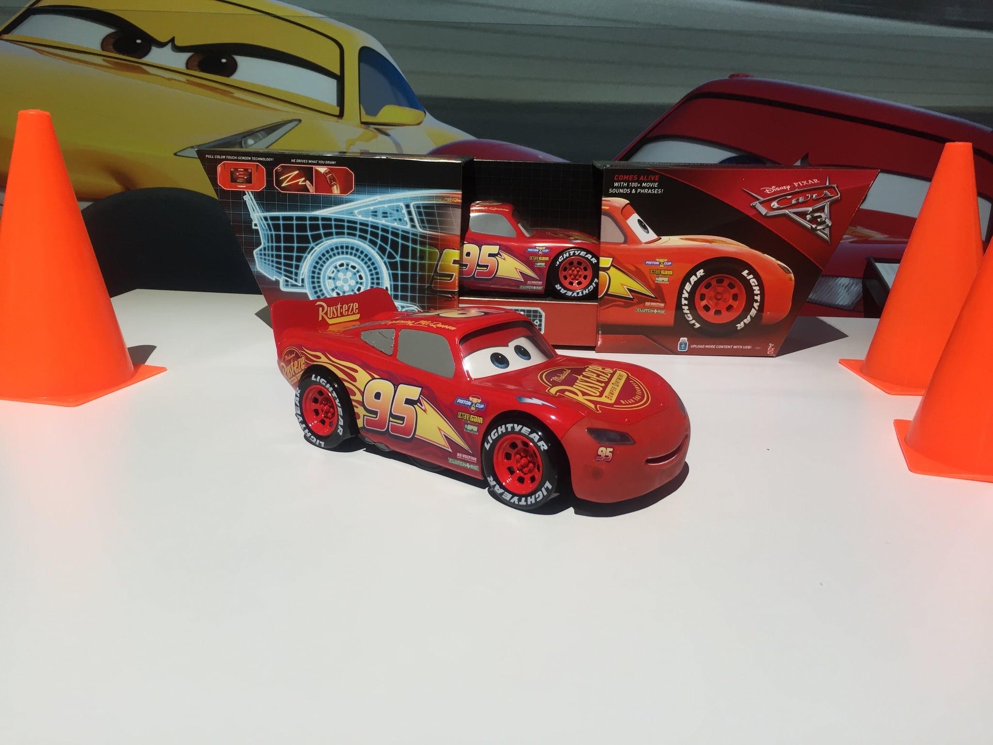 disney pixar cars 3 tech touch lightning mcqueen