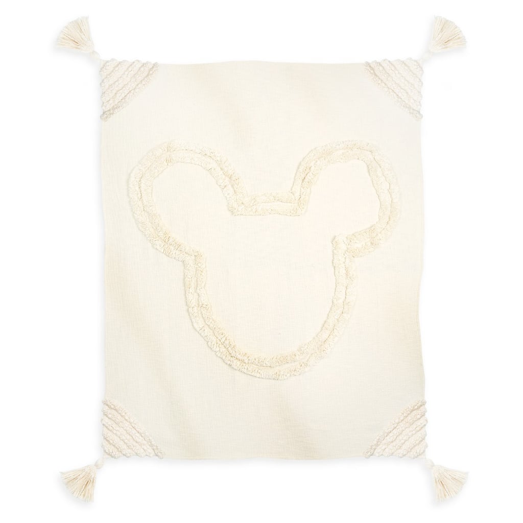 Cosy Home Decor: Mickey Mouse Icon Tufted Throw