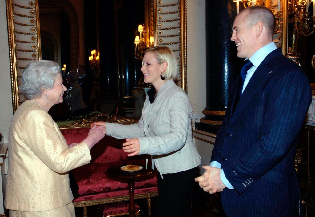 Zara and Mike Tindall shared a laugh with the queen at an event back in 2007.