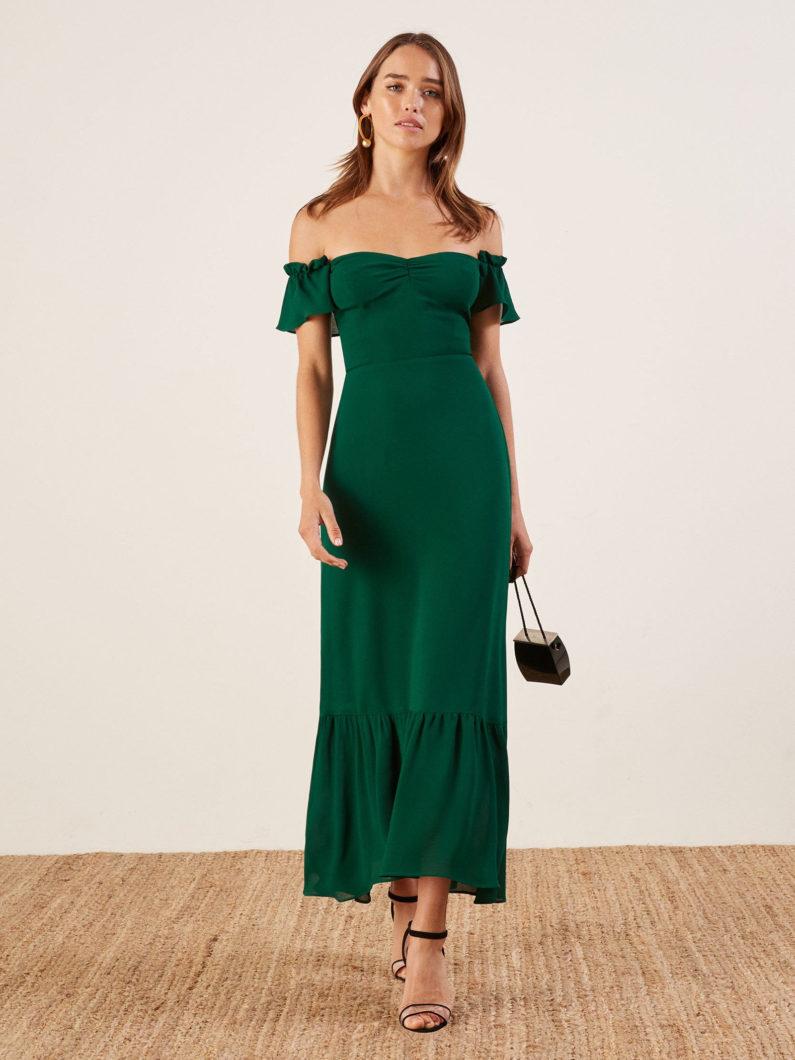 swift green dress Taylor Swift Wears a Green Asymmetrical Dress at American Music Awards in  2019