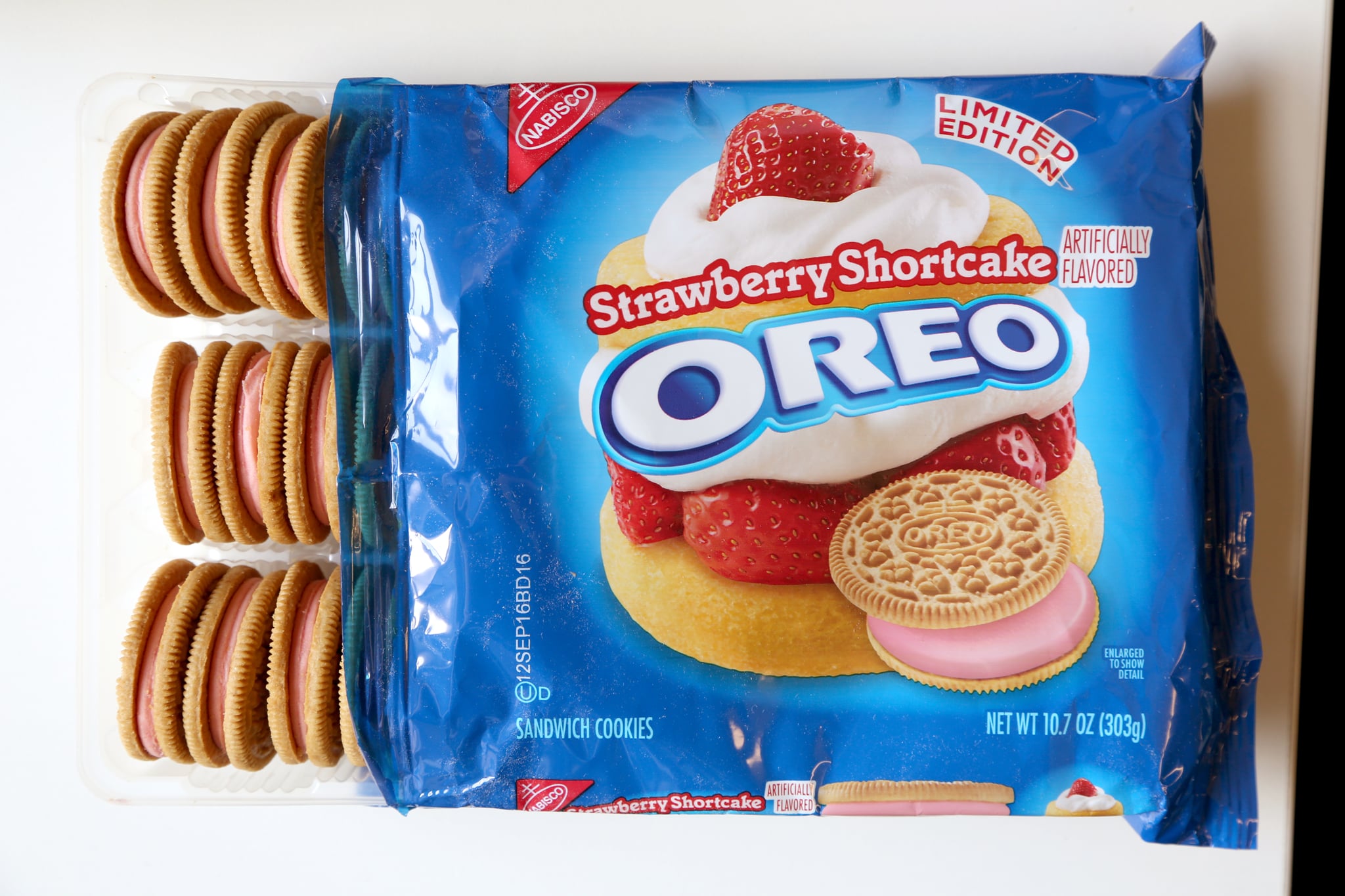 Strawberry Shortcake Oreos Review | POPSUGAR Food