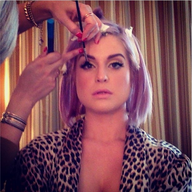 Kelly Osbourne showed how she got those glamorous eyes.
Source: Instagram user kellyosbourne