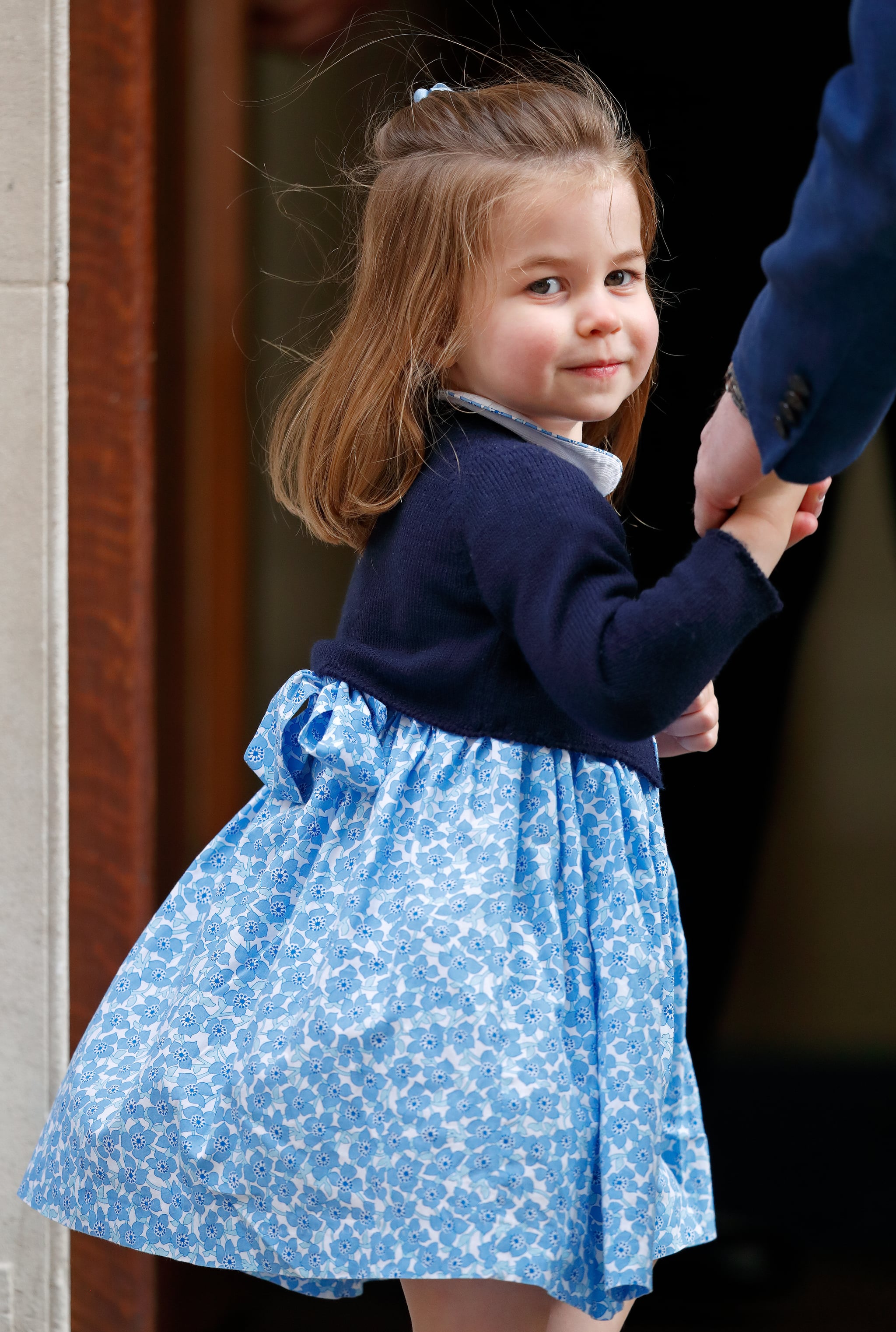 LONDON, UNITED KINGDOM - APRIL 23: (EMBARGOED FOR PUBLICATION IN UK NEWSPAPERS UNTIL 24 HOURS AFTER CREATE DATE AND TIME) Princess Charlotte of Cambridge arrives with Prince William, Duke of Cambridge at the Lindo Wing of St Mary's Hospital to visit her newborn baby brother on April 23, 2018 in London, England. The Duchess of Cambridge delivered a boy at 11:01 am, weighing 8lbs 7oz, who will be fifth in line to the throne. (Photo by Max Mumby/Indigo/Getty Images)