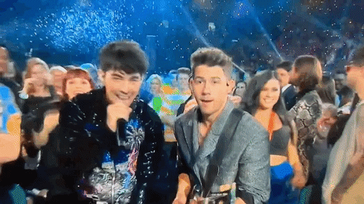 Nick and Priyanka's Cute Midperformance Kiss