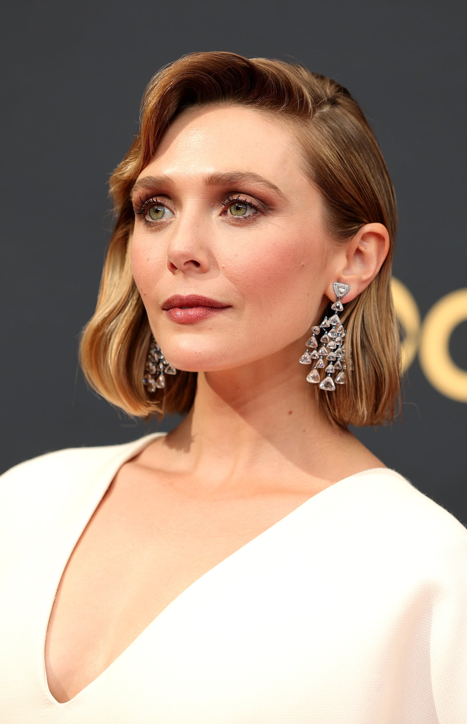 Elizabeth Olsen Debuted a Bob Haircut at 2021 Emmys | POPSUGAR Beauty